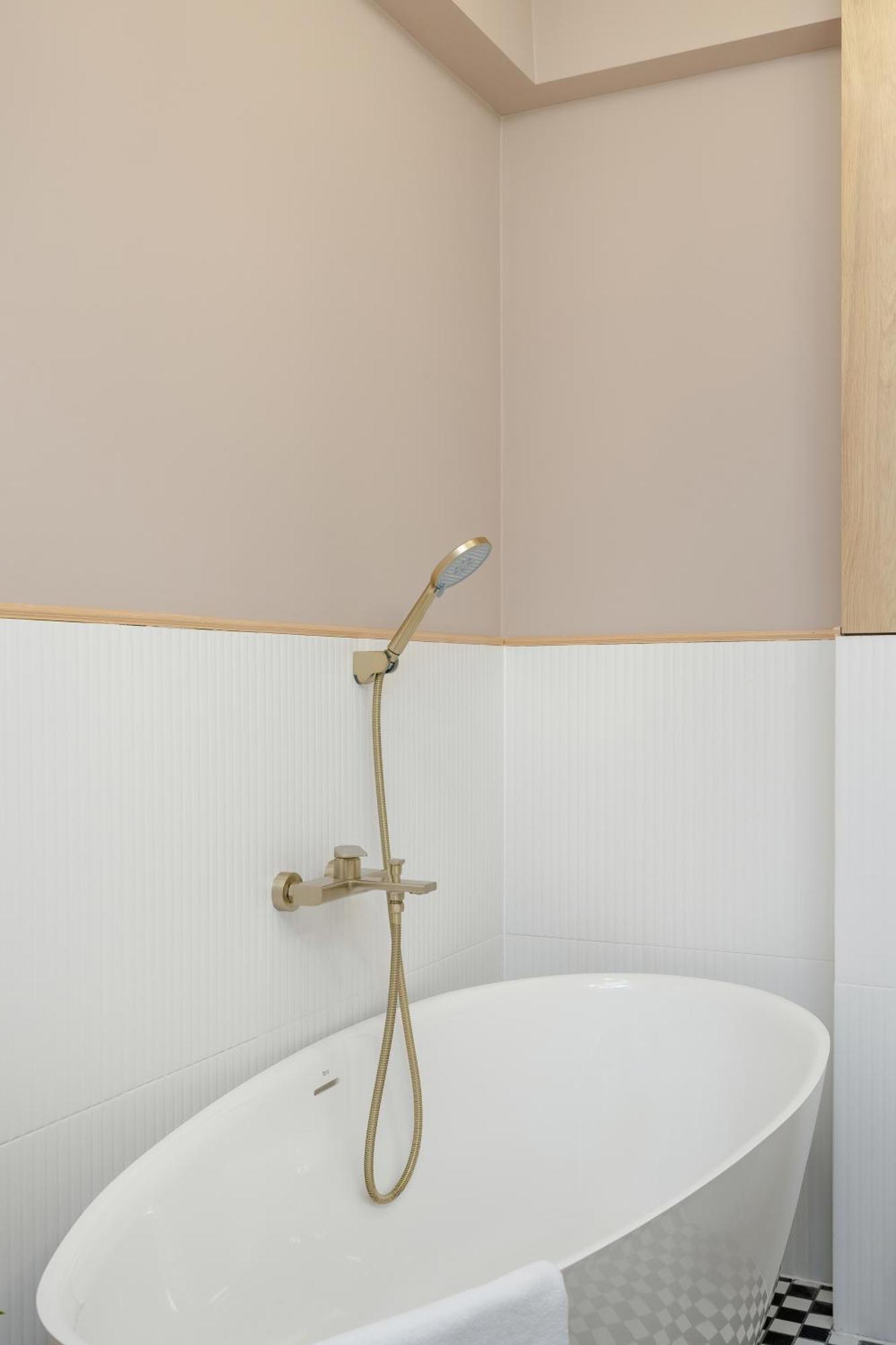 Comfortable & Bright By Renters *